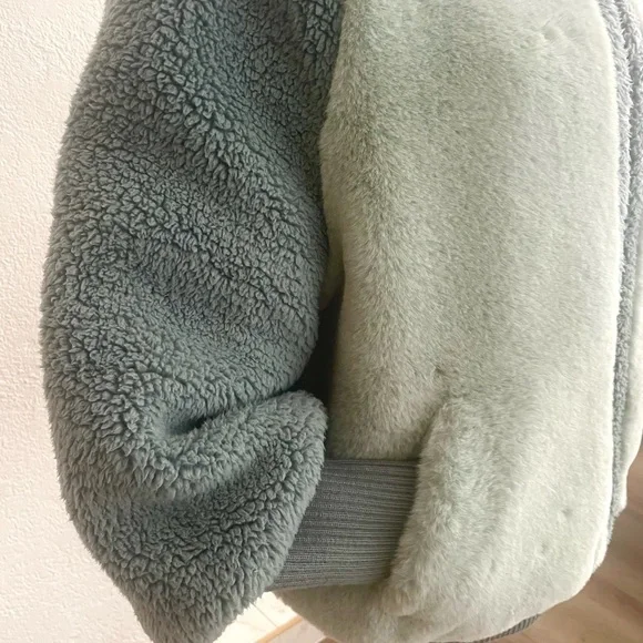 UGG Gray Teddy Jacket Plush Oversized Design - Picture 3 of 7